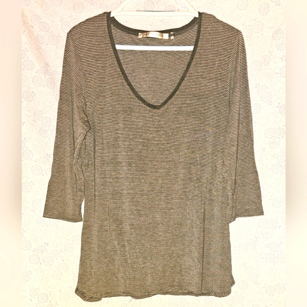✨️ Max Studio V-neck 3/4 Sleeve Top ~ XL/ Gray Stripe